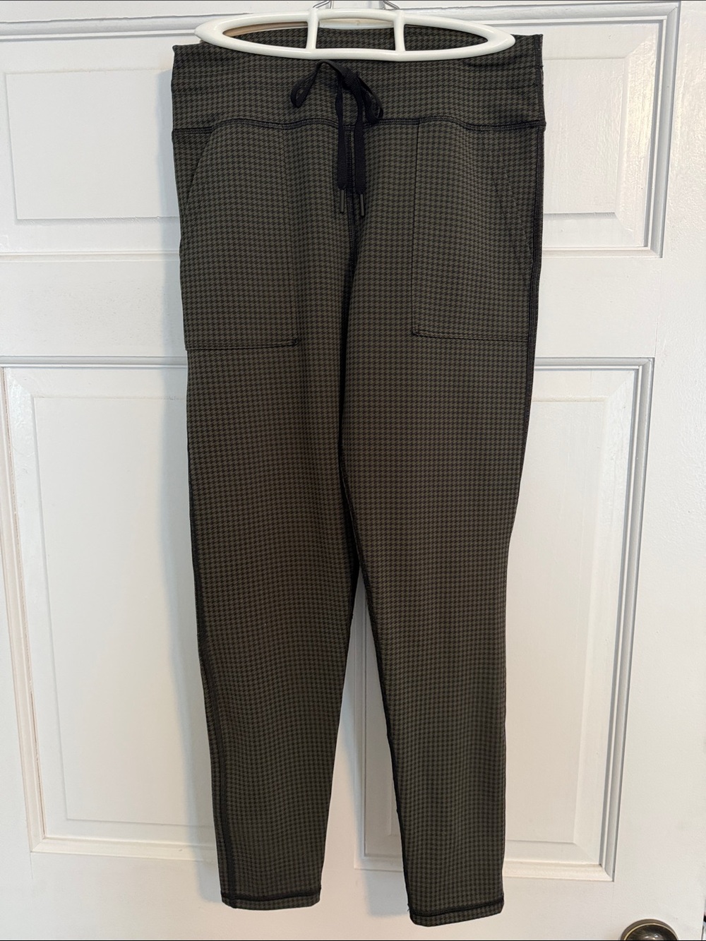 Offline by Aerie Women’s Legging Jogger Pants - Olive Green/Black Houndstooth